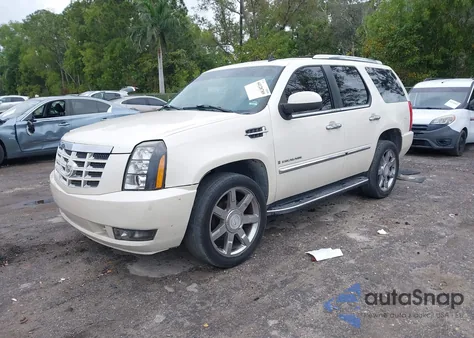 2008 Cadillac Escalade Standard z USA, uszkodzony, nr VIN 1GYEC63848R108446